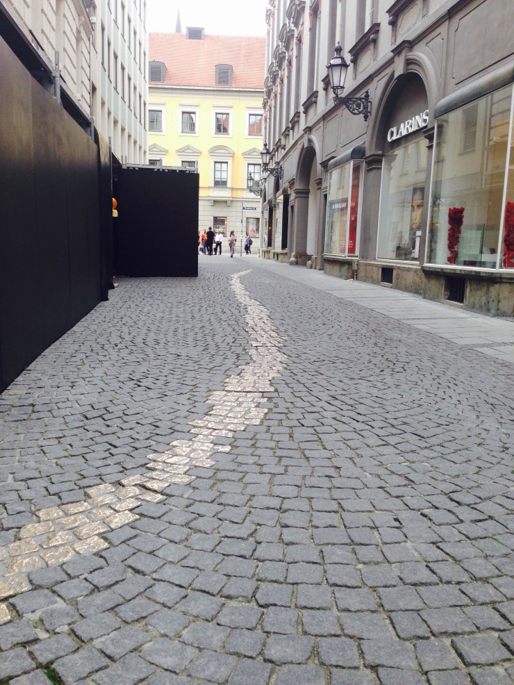 This path of bronze stones honors those who chose to walk in this back alley way during the Nazi regime rather than walk along the main road where Nazis would force passerby to pay respects to a plaque memorializing Nazi 