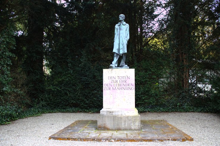 Statue honoring the unknown prisoners. 