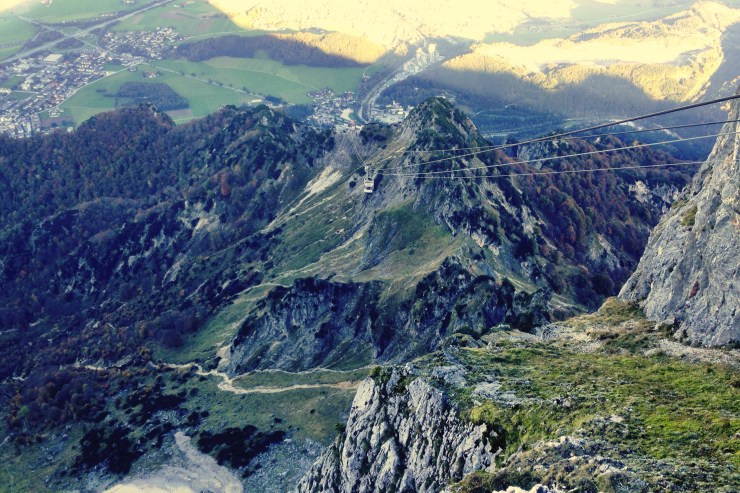 You can see the cable car line on the right side of the photo. 